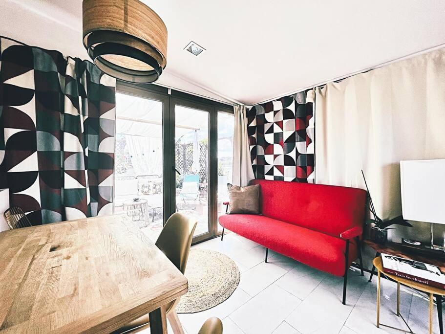 Lovely Mid-century With Stunning Terrace * Rom