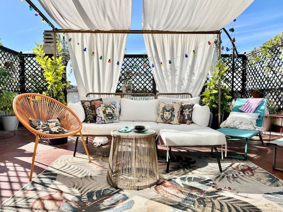 Lovely Mid-century With Stunning Terrace Rom