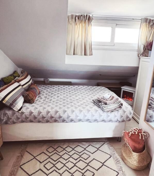 Apartamento Lovely Mid-century With Stunning Terrace