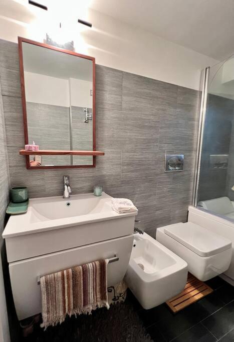 Lovely Mid-century With Stunning Terrace * Rom